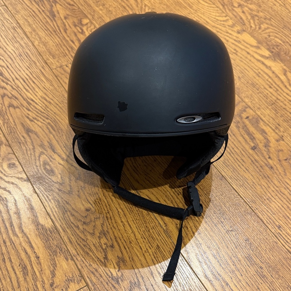 Oakley ski helmet - medium 53-57cm